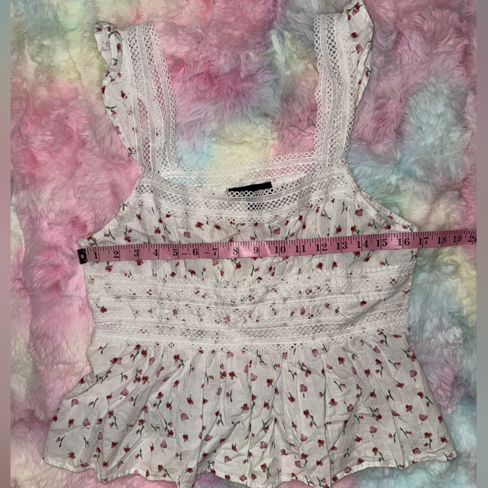 ❤️🔥EUC Floral Lace Trim Tank Top - Picture 3 of 6
